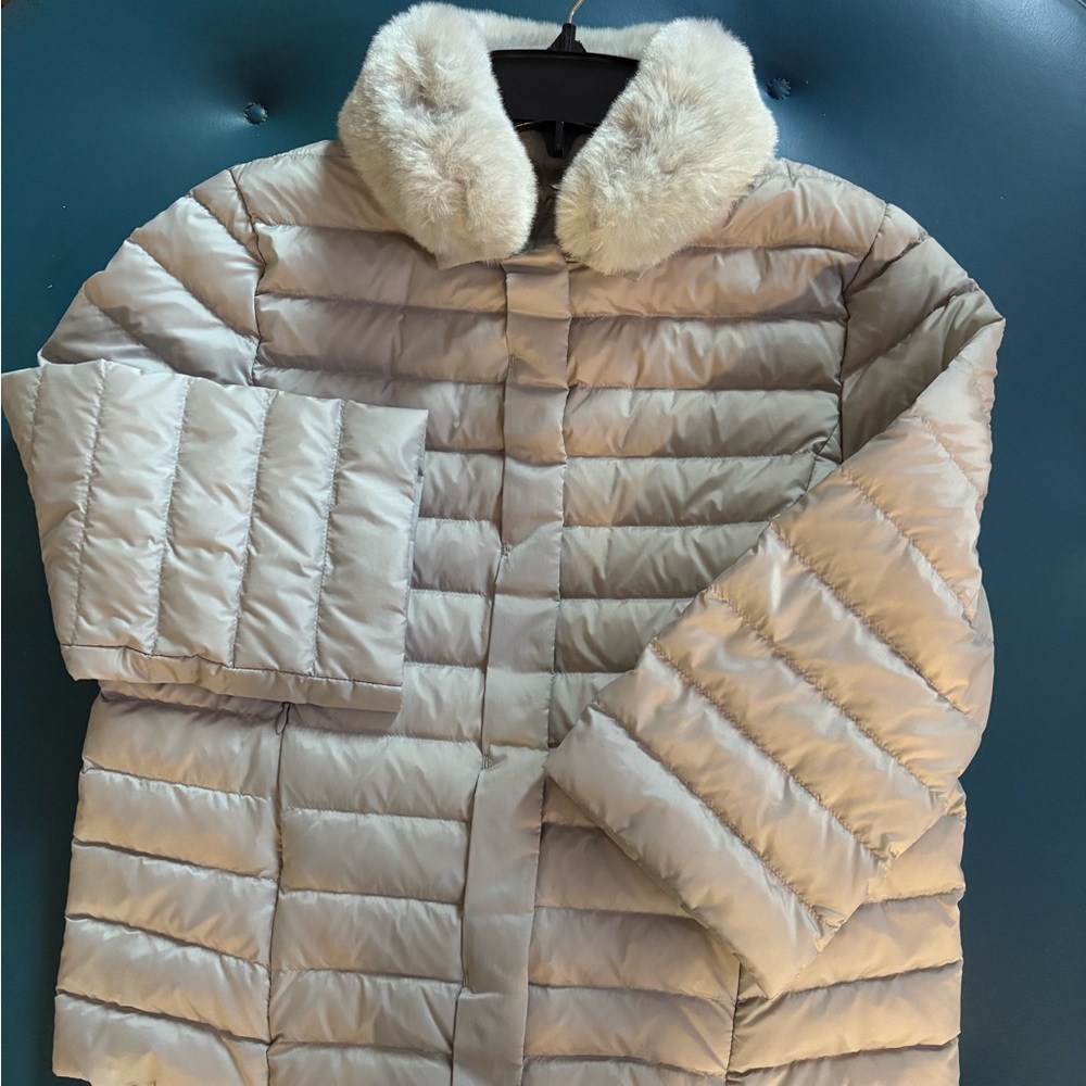 Elegant J McLaughlin 3/4 sleeve down Puffer Jacket with Faux Fur Collar
